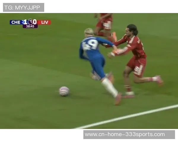 前裁判解析伊萨克与詹姆斯争议犯规索博接触未足以影响加纳乔表现 前裁判解析伊萨克与詹姆斯争议犯规索博接触未足以影响加纳乔表现