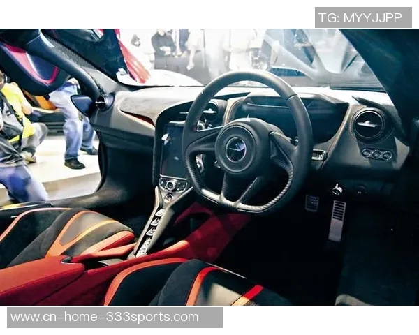 皮尔斯夜店偷瞄性感美女的紧张瞬间只需半秒钟的转头反应 皮尔斯夜店偷瞄性感美女的紧张瞬间只需半秒钟的转头反应