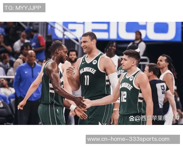 弗菲表现出色6投3中贡献12分3篮板1助攻1盖帽展现实力 弗菲表现出色6投3中贡献12分3篮板1助攻1盖帽展现实力