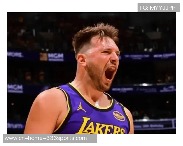 东契奇上半场表现抢眼8投4中斩获16分并贡献4篮板7助攻1抢断1盖帽 东契奇上半场表现抢眼8投4中斩获16分并贡献4篮板7助攻1抢断1盖帽