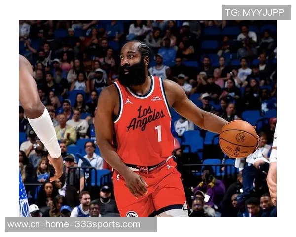 哈登上半场表现抢眼第二节独取14分助球队逆转局势 哈登上半场表现抢眼第二节独取14分助球队逆转局势