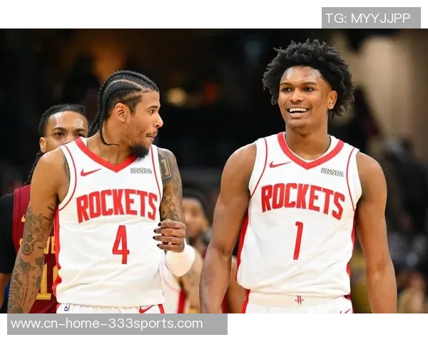 杰伦格林庆祝阿门生日分享火箭球衣合照展现兄弟情深